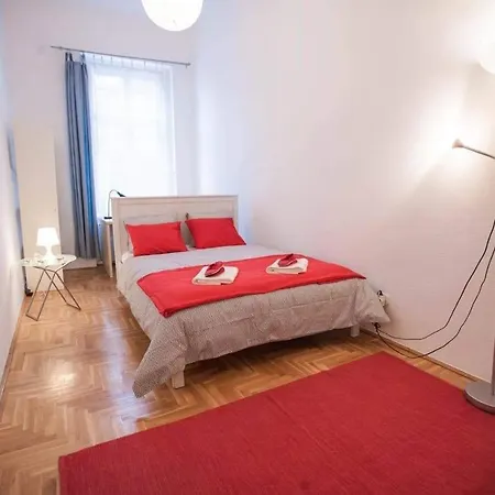 City Center Apartment *